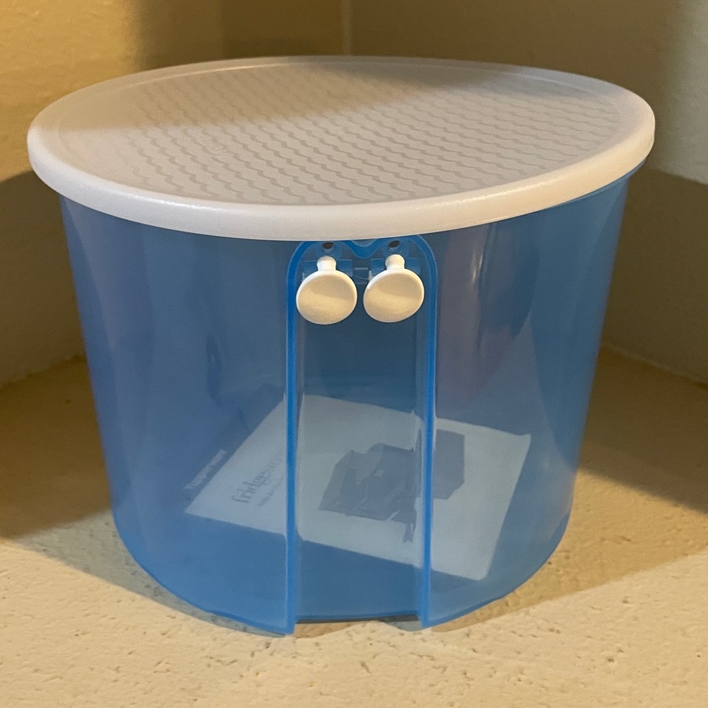 Tupperware Fridgesmart Large Round Container - Picture 2 of 12